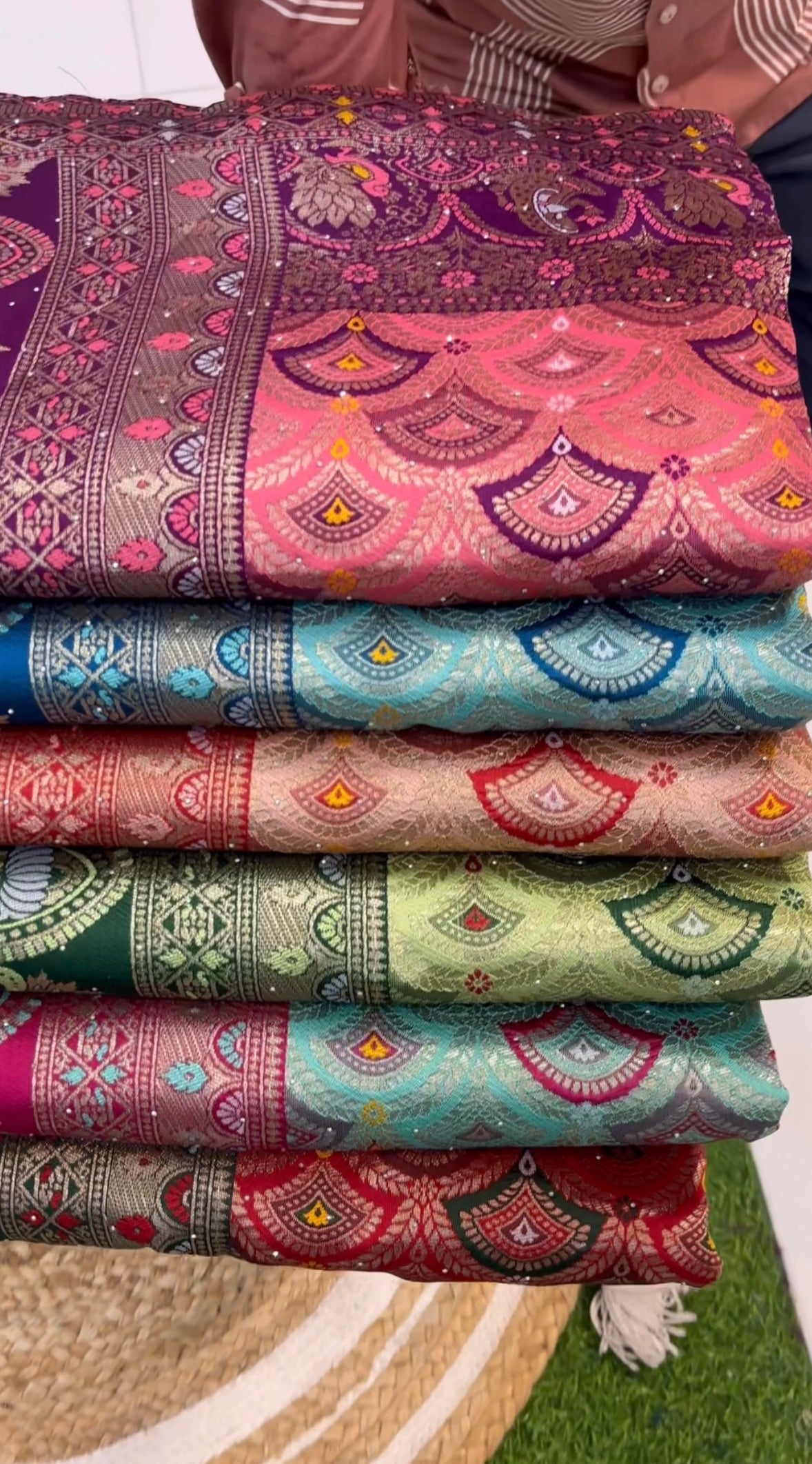 Premium Rajasthani Handloom Saree with Diamonds & Embroidery