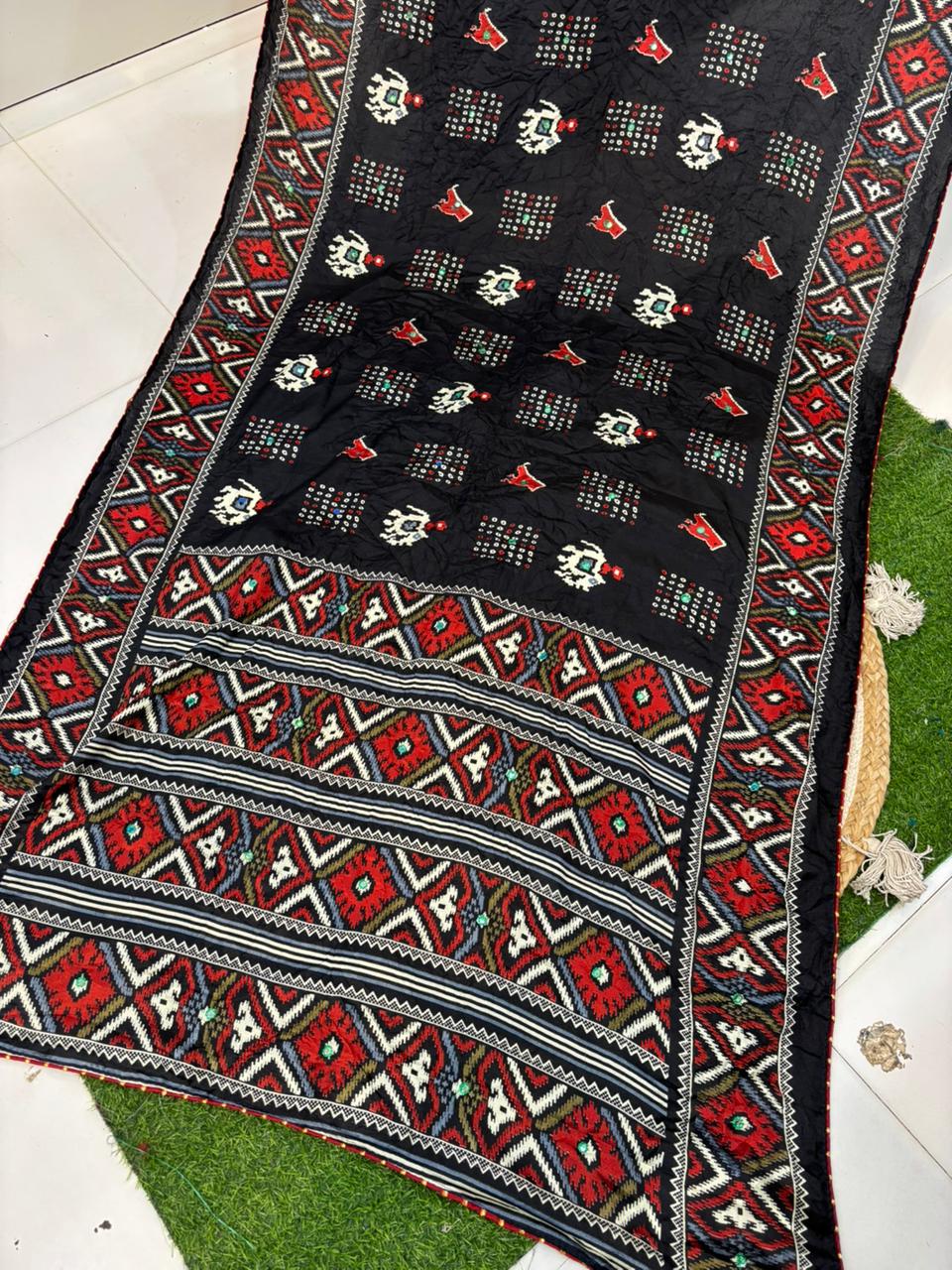 Moss Silk Saree with Embroidery Work & Warli Print