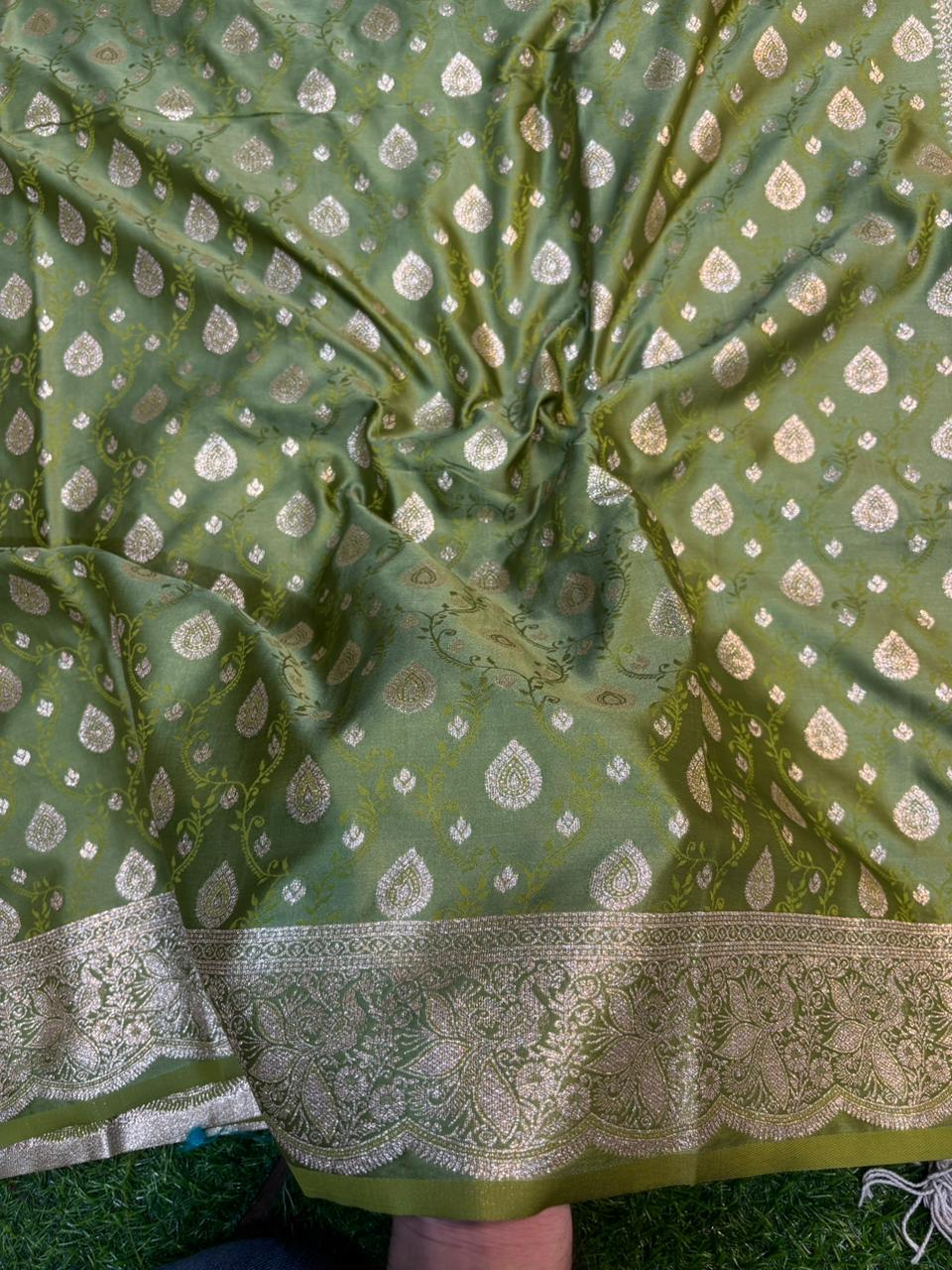 Soft Satin Silk Kathpadar Saree with Zari Work