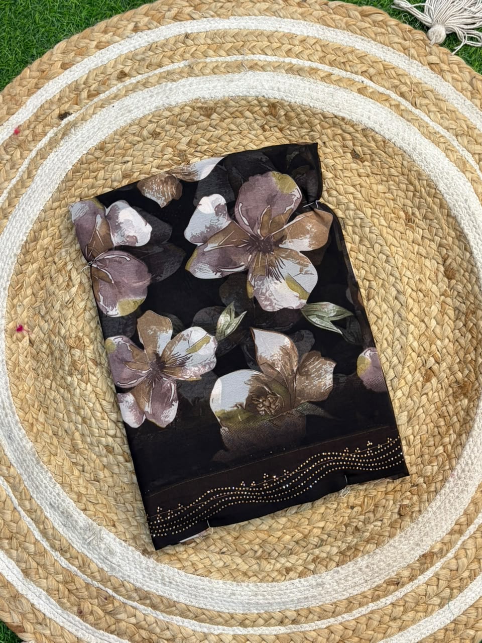 Floral Weightless Georgette Diamond Saree ✨