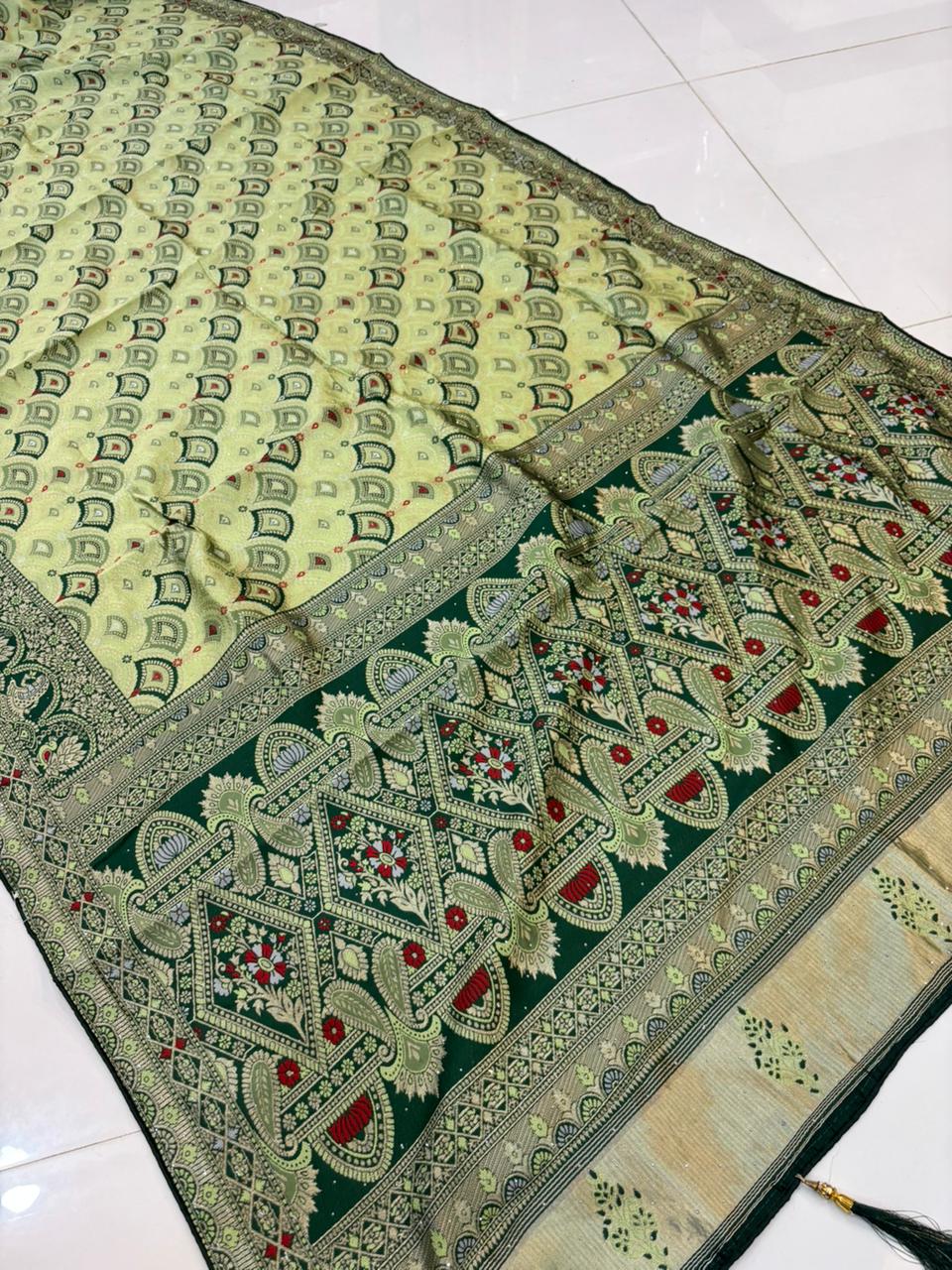 Premium Rajasthani Handloom Saree with Diamonds & Embroidery