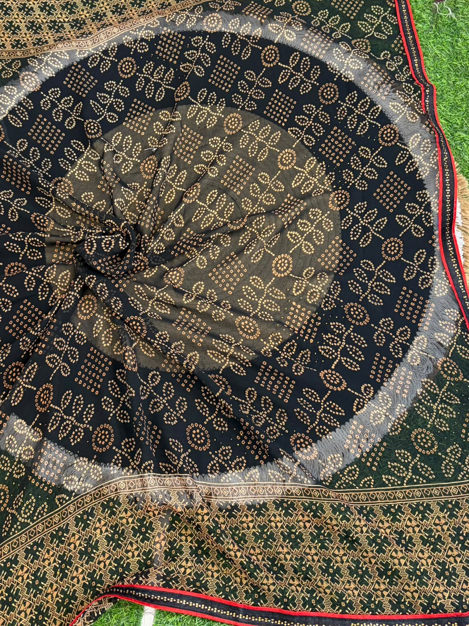 ✨ Heavy Weightless Georgette Bandhani Diamond Work Saree