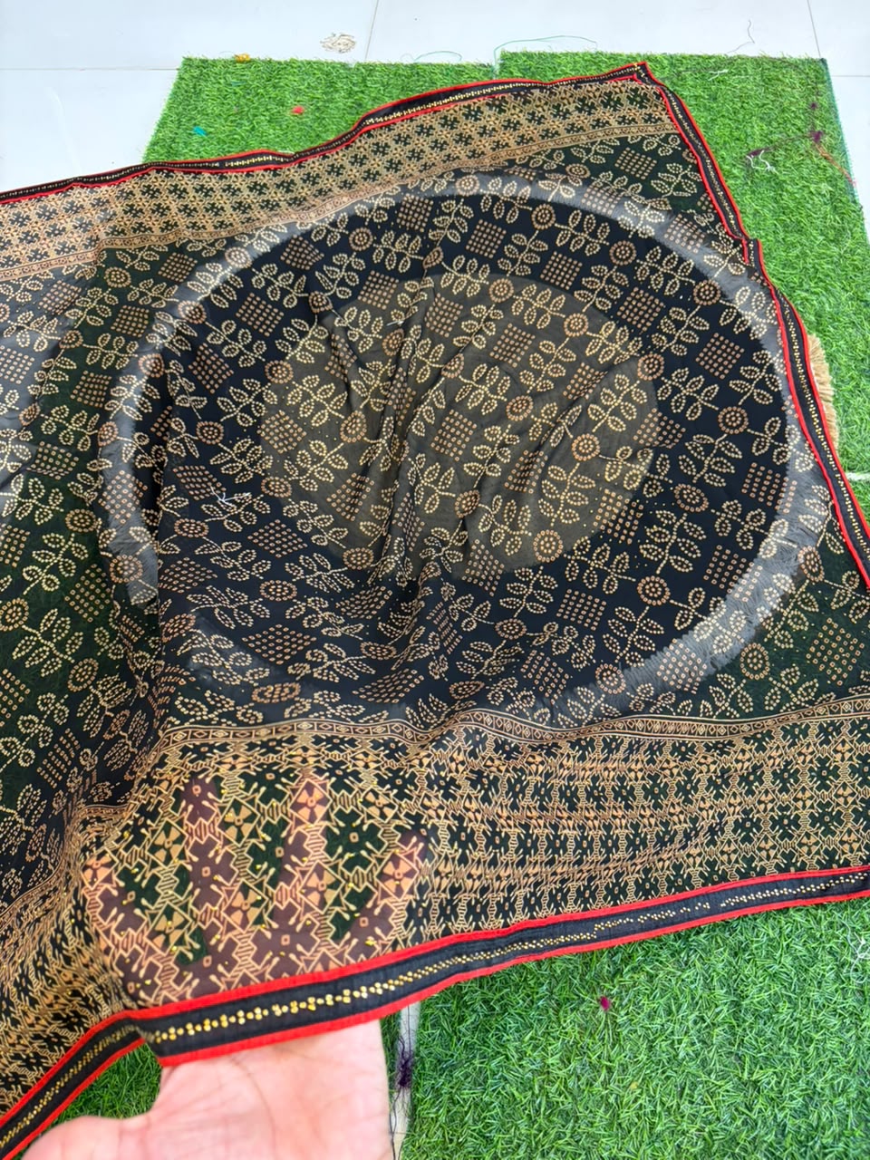 ✨ Heavy Weightless Georgette Bandhani Diamond Work Saree