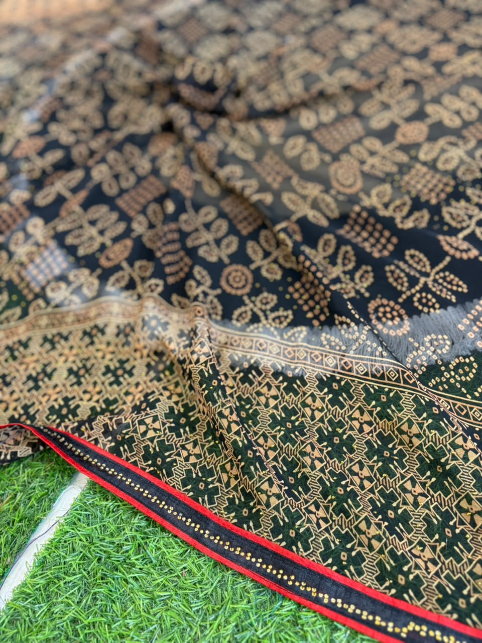 ✨ Heavy Weightless Georgette Bandhani Diamond Work Saree