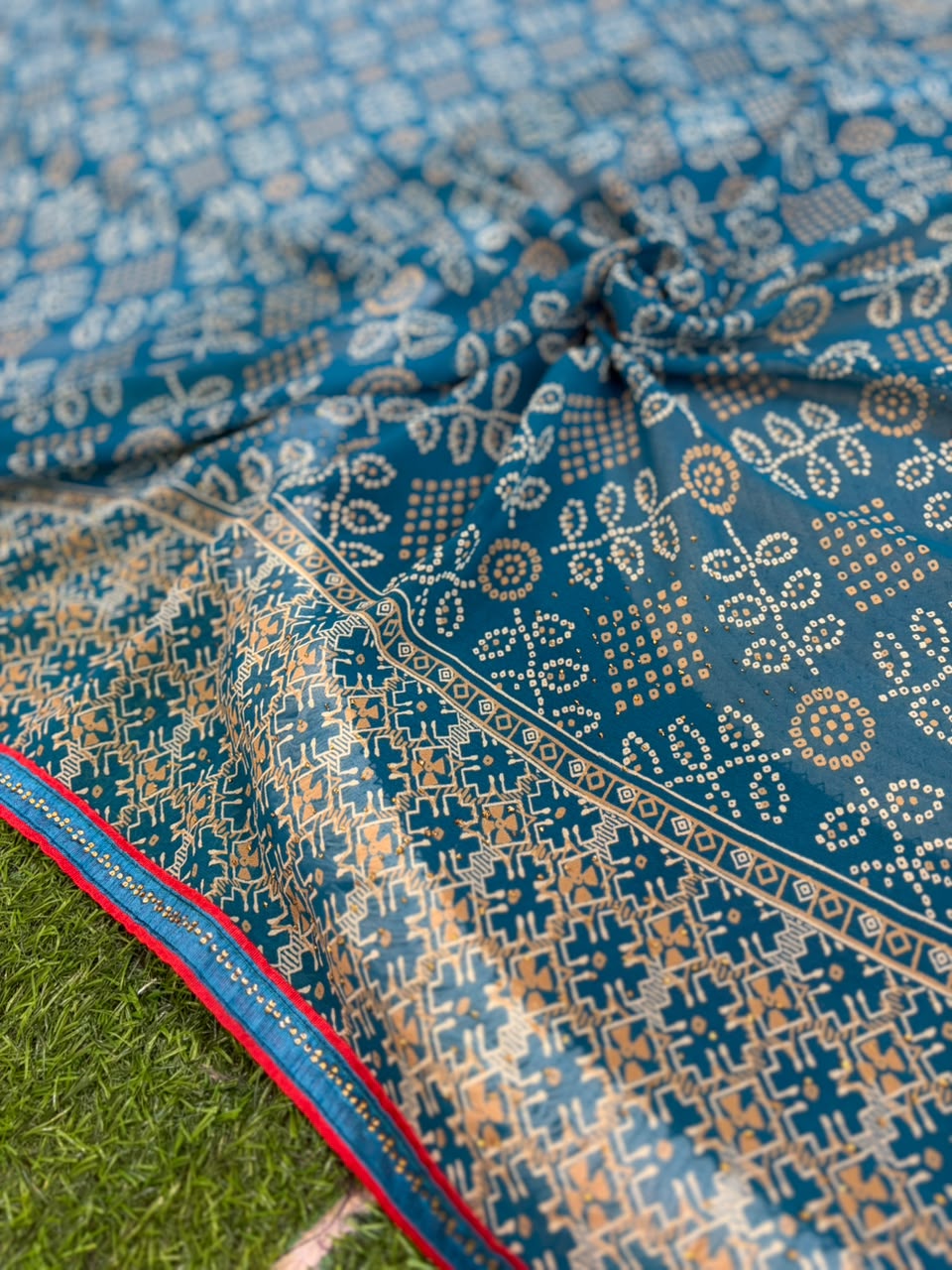 ✨ Heavy Weightless Georgette Bandhani Diamond Work Saree