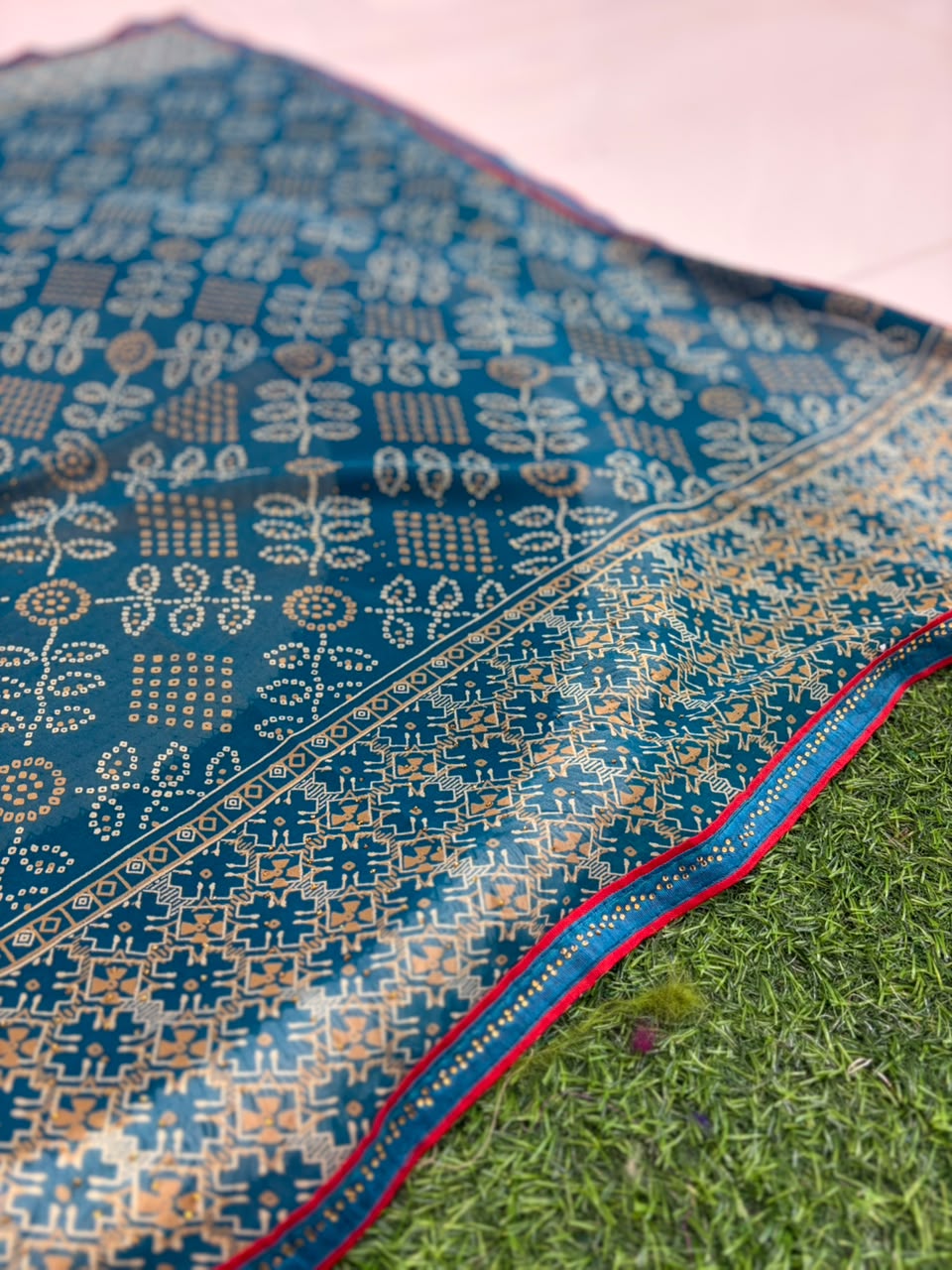 ✨ Heavy Weightless Georgette Bandhani Diamond Work Saree