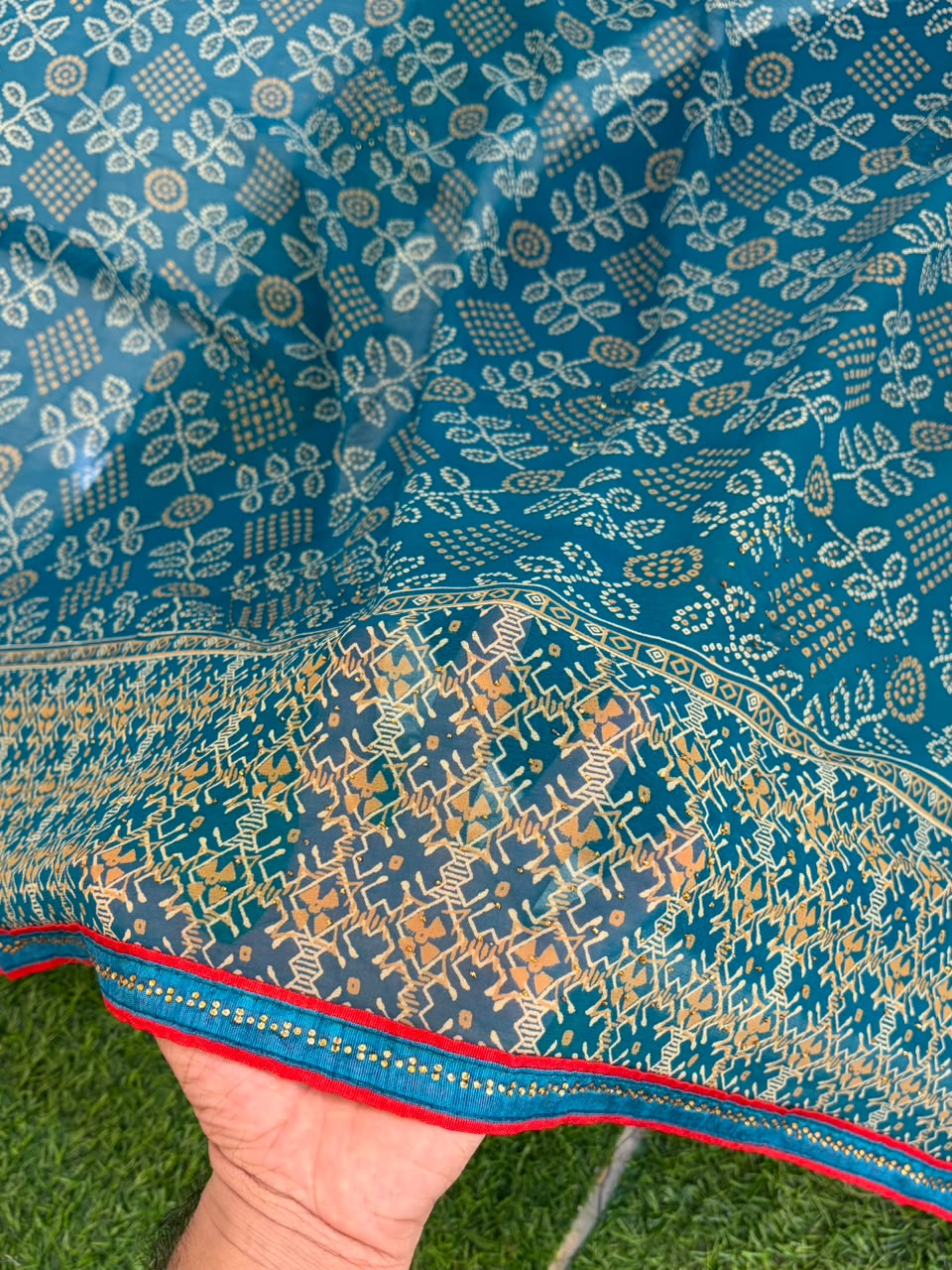✨ Heavy Weightless Georgette Bandhani Diamond Work Saree